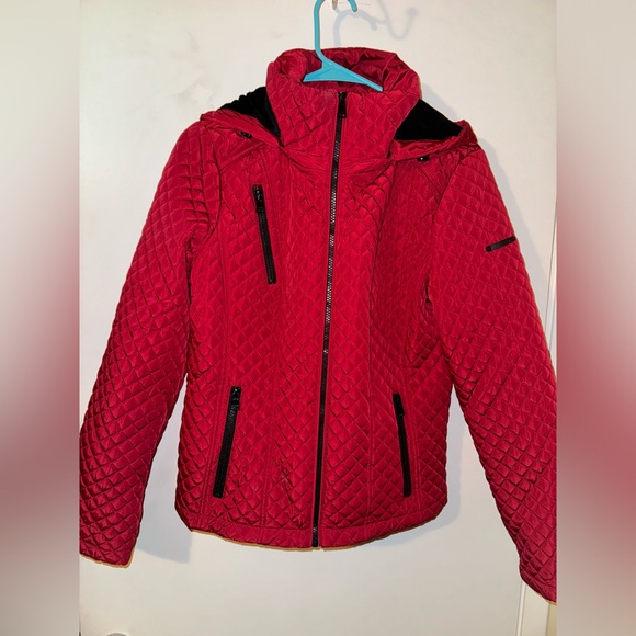 Calvin Klein - Picture 4 of 8